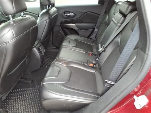 Certified 2019 Jeep Cherokee Latitude Plus w/ Cold Weather Group image 9