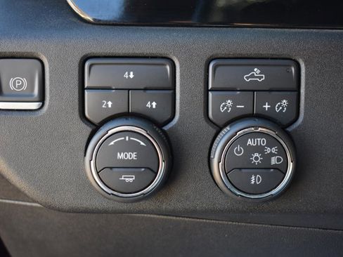 Used 2024 Chevrolet Silverado 2500 LT image 31