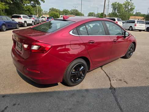 Used 2018 Chevrolet Cruze LT w/ Convenience Package FWD image 6