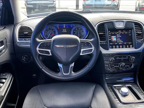 Used 2018 Chrysler 300 Touring w/ Sport Appearance Package image 5