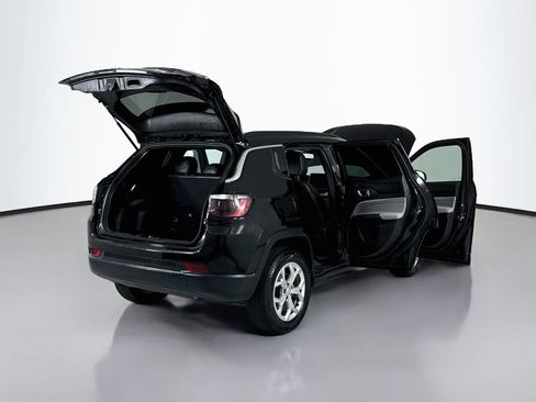 Used 2024 Jeep Compass Latitude AWD/4WD image 19