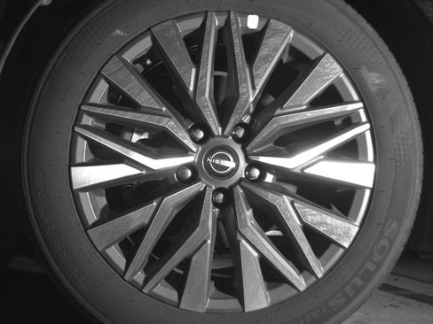 Used 2025 Nissan Altima 2.5 SV FWD image 15