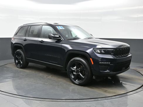 Used 2024 Jeep Grand Cherokee Limited w/ Black Appearance Package image 8