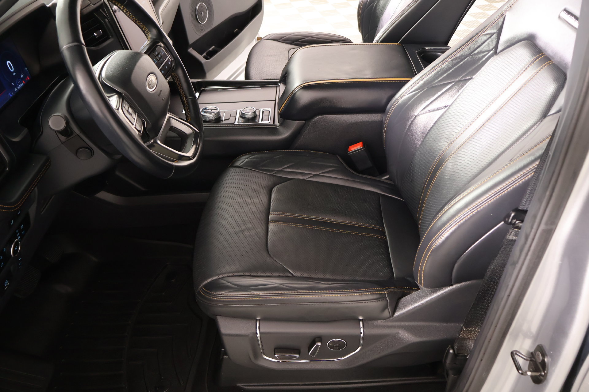 Used 2024 Ford Expedition Max Platinum AWD/4WD image 11