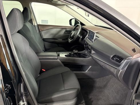 Used 2023 Nissan Rogue S image 13