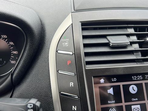 Used 2017 Lincoln MKC Premiere image 20