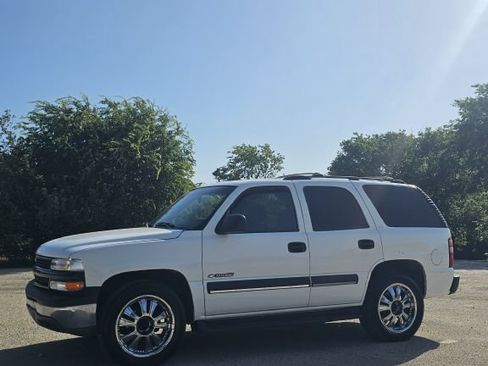 Used 2002 Chevrolet Tahoe LS RWD image 1