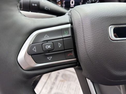 Used 2025 Jeep Compass Limited image 19