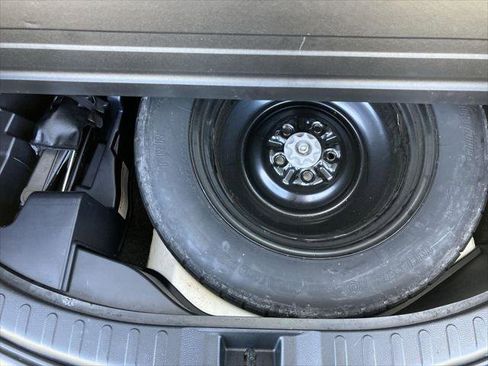 Certified 2018 Toyota RAV4 XLE FWD image 28