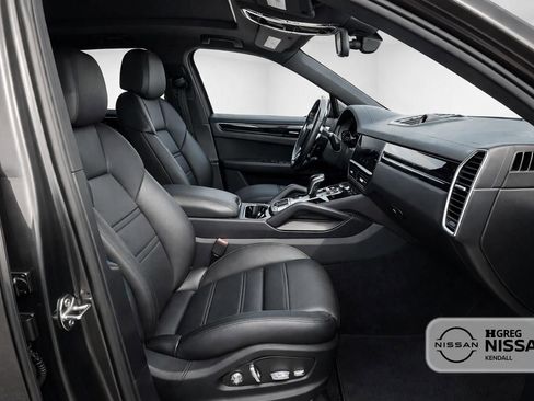 Used 2019 Porsche Cayenne S AWD/4WD image 12