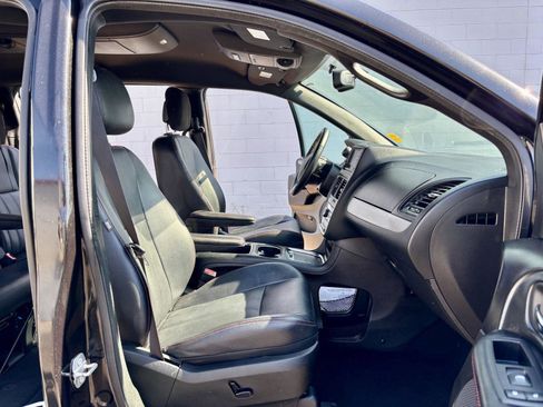 Used 2017 Dodge Grand Caravan GT FWD image 7