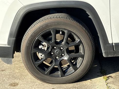 Used 2025 Jeep Compass Latitude w/ Altitude Special Edition image 11