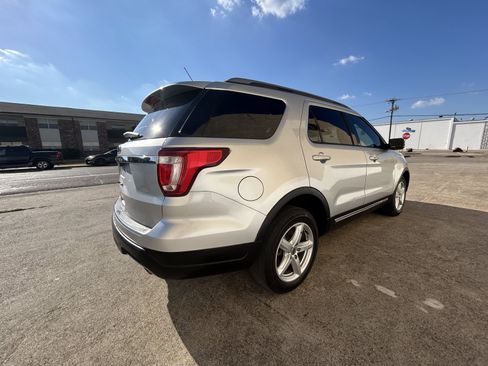 Used 2018 Ford Explorer XLT w/ Equipment Group 201A FWD image 5