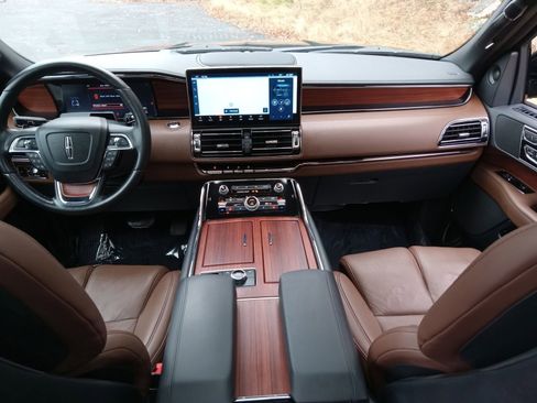 Used 2024 Lincoln Navigator L Reserve image 15