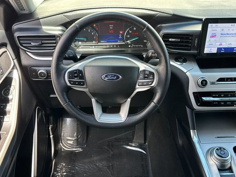 Used 2022 Ford Explorer XLT w/ Equipment Group 202A RWD image 16