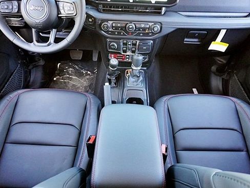 New 2026 Jeep Wrangler Unlimited Rubicon AWD/4WD image 25