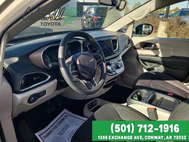 Used 2017 Chrysler Pacifica Touring Plus w/ Tire & Wheel Group FWD image 10