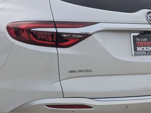 Used 2018 Buick Enclave Essence image 8