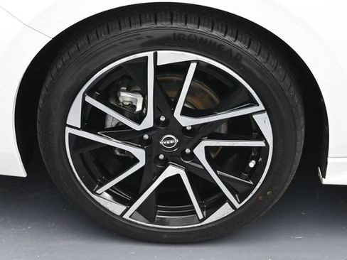 Used 2025 Nissan Sentra SR FWD image 7