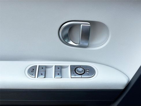 Used 2024 Hyundai Ioniq 5 SEL RWD image 18