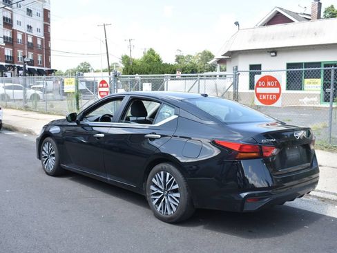 Used 2025 Nissan Altima 2.5 SV FWD image 8