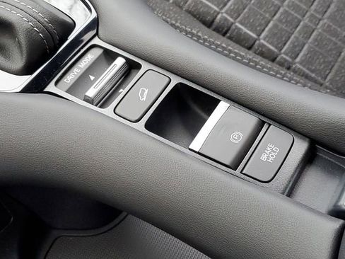 New 2026 Honda HR-V LX image 31