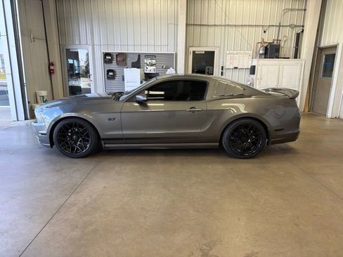 Used 2013 Ford Mustang Premium RWD image 8