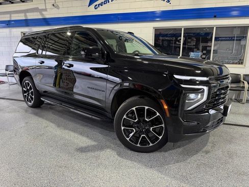 Used 2025 Chevrolet Suburban RST w/ Comfort Package image 2