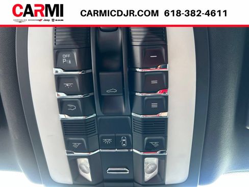 Used 2020 Porsche Macan S AWD/4WD image 34