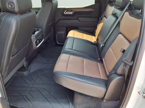 Used 2023 Chevrolet Silverado 1500 High Country w/ High Country Premium Package AWD/4WD image 21
