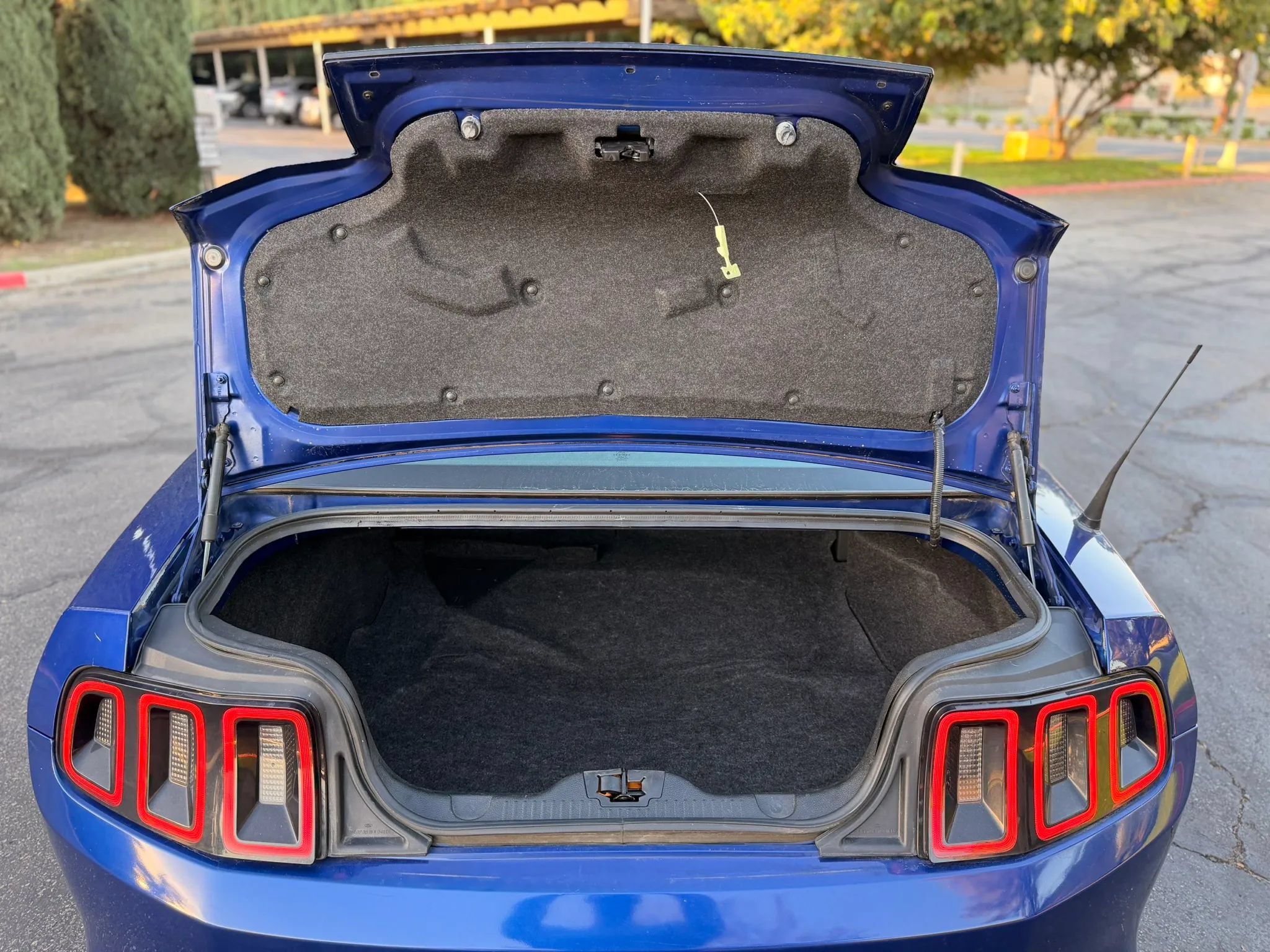 Used 2013 Ford Mustang Coupe RWD image 9
