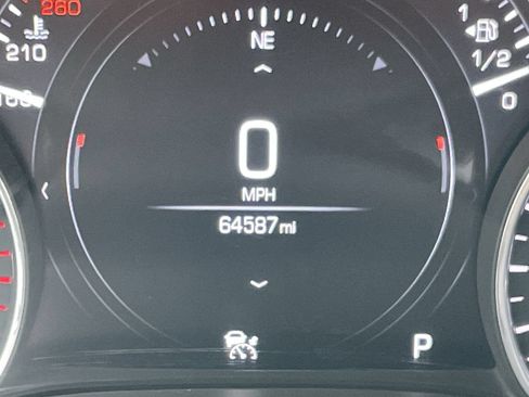 Used 2019 Cadillac XT5 Platinum AWD/4WD image 31