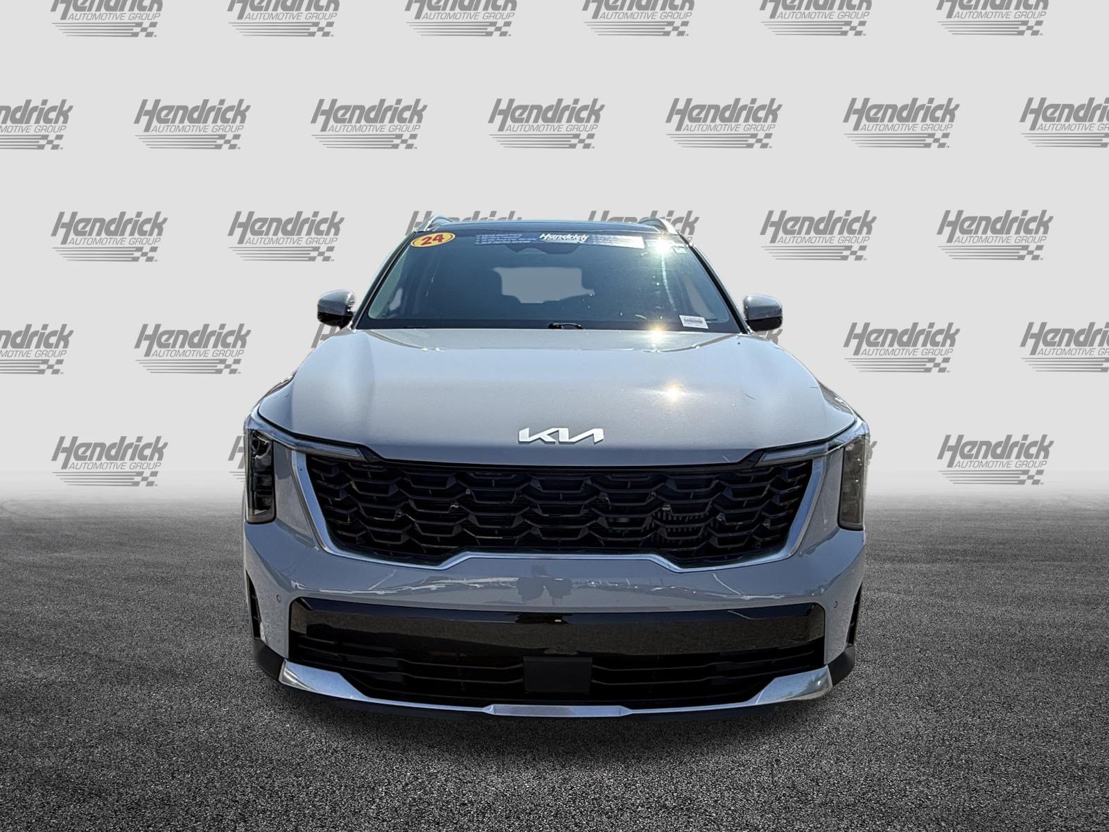 Used 2024 Kia Sorento EX w/ Panoramic Sunroof Package FWD image 3