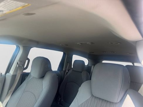 Used 2017 Chevrolet Traverse LT w/ Style and Technology Package FWD image 12