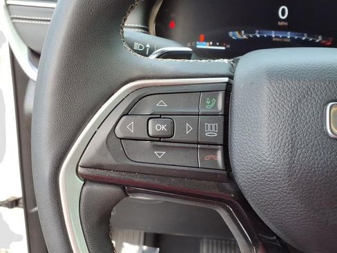 Used 2023 Jeep Grand Cherokee Altitude AWD/4WD image 20