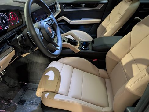 New 2026 Porsche Cayenne S image 5