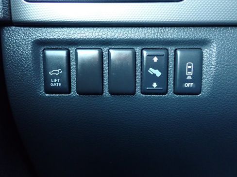Used 2015 Nissan Armada SV AWD/4WD image 22