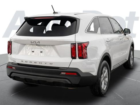 Used 2022 Kia Sorento LX image 3