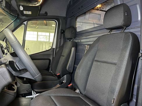 Used 2025 Mercedes-Benz Sprinter 2500 image 21