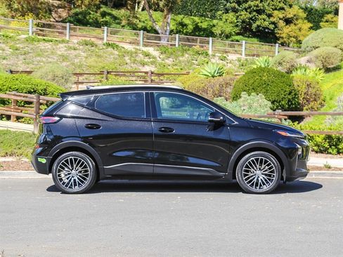 Used 2023 Chevrolet Bolt EUV LT w/ Comfort Package image 7