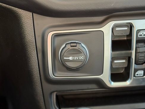 Used 2025 Jeep Wrangler Unlimited Sahara w/ Technology Group AWD/4WD image 13
