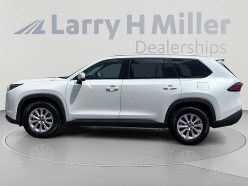 Used 2026 Toyota Grand Highlander AWD image 2