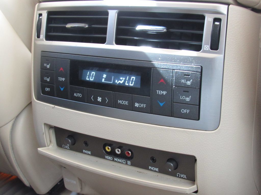 Used 2015 Lexus LX 570 4WD w/ Luxury Package image 36
