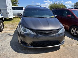 Used 2019 Chrysler Pacifica Limited w/ Advanced Safetytec Group FWD video 2
