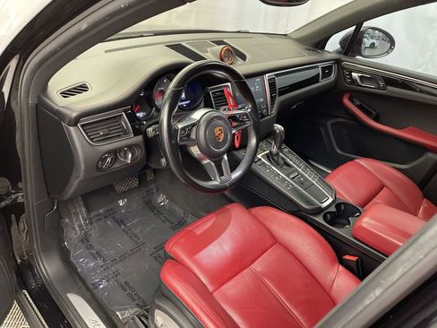 Used 2018 Porsche Macan S image 19