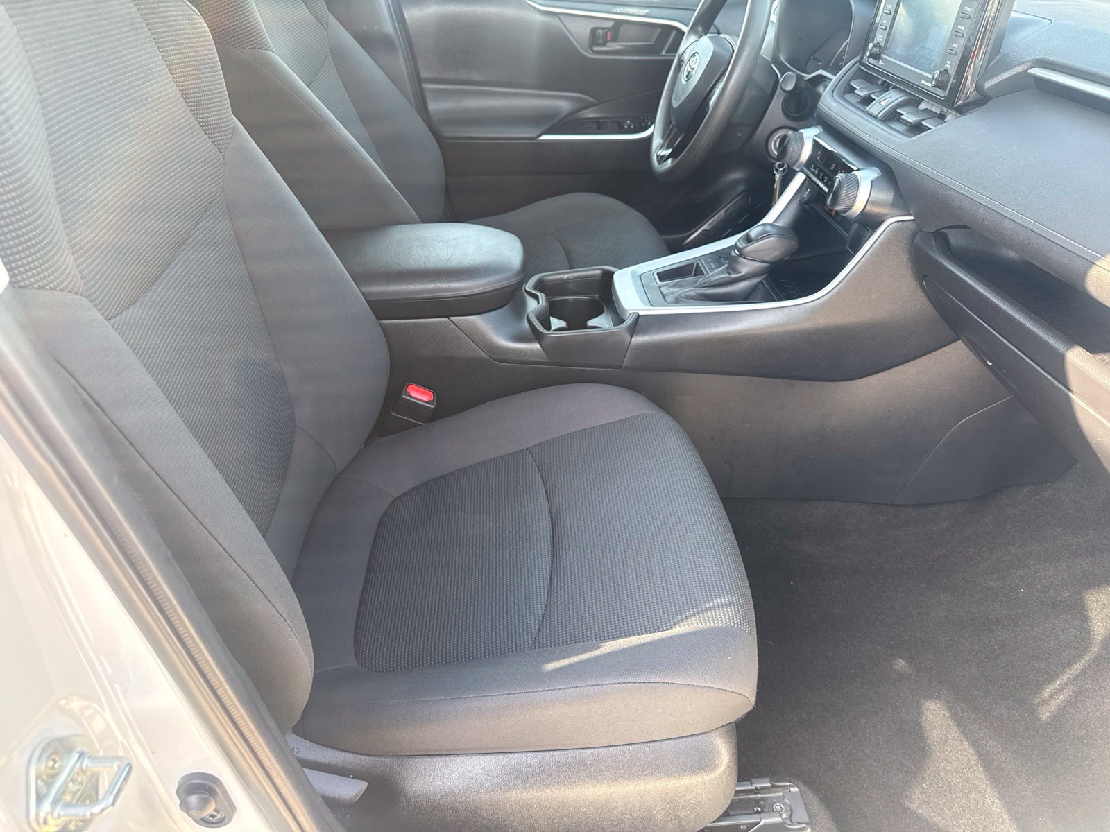Used 2021 Toyota RAV4 LE w/ Carpet Mat Package (TMS) FWD image 24
