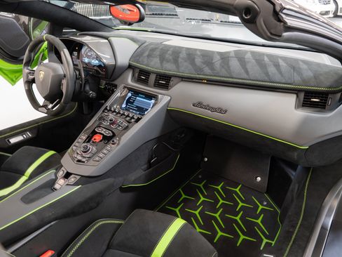 Used 2021 Lamborghini Aventador SVJ AWD/4WD image 32