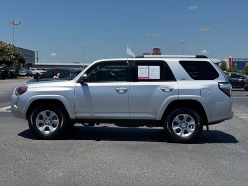 Used 2022 Toyota 4Runner SR5 Premium w/ Moonroof Package RWD image 8