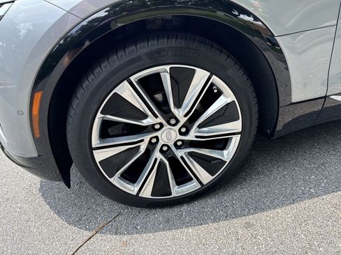 Used 2024 Cadillac Lyriq Luxury AWD/4WD image 11