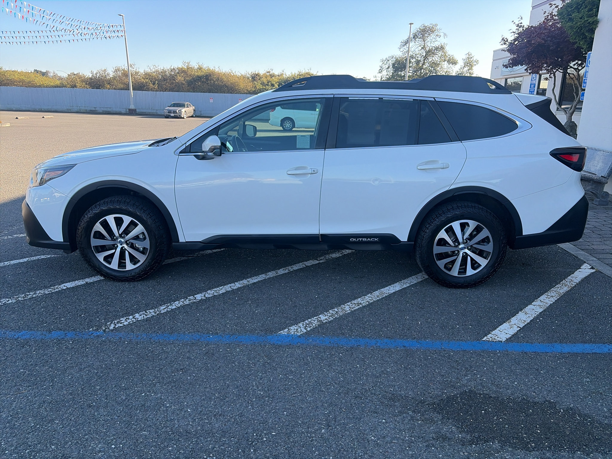 Used 2020 Subaru Outback Premium w/ Popular Package #1 AWD/4WD image 3